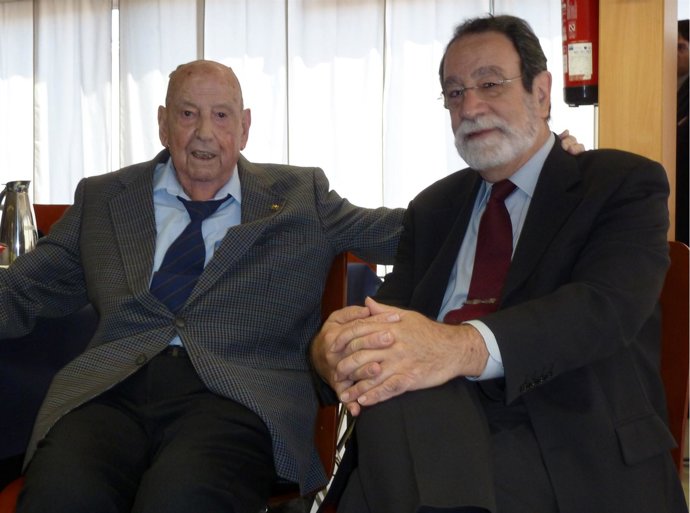 Sebastià Estradé y Ramón Folch explicando la demanda contra España 