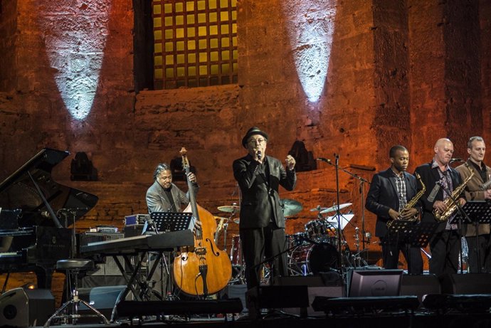 "Begin The Beguine" With Ruben Blades, Keiko Matsui, Alevtina Polyakova, Liu Yua