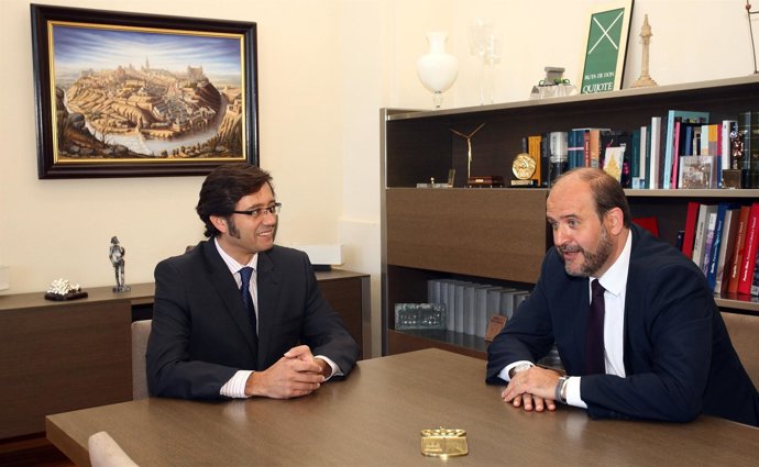Toledo, 29-06-2013.- El consejero de Hacienda, Arturo Romaní durante el encuentr