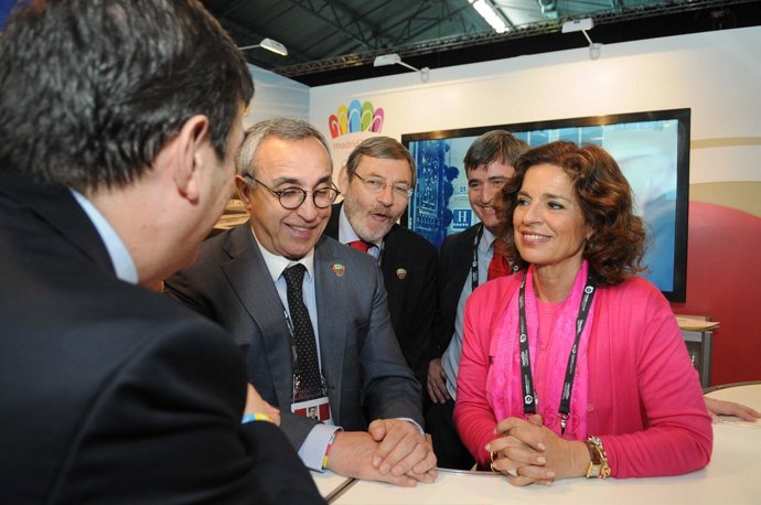 Botella y Blanco en el stand de Madrid 2020 en SportAccord