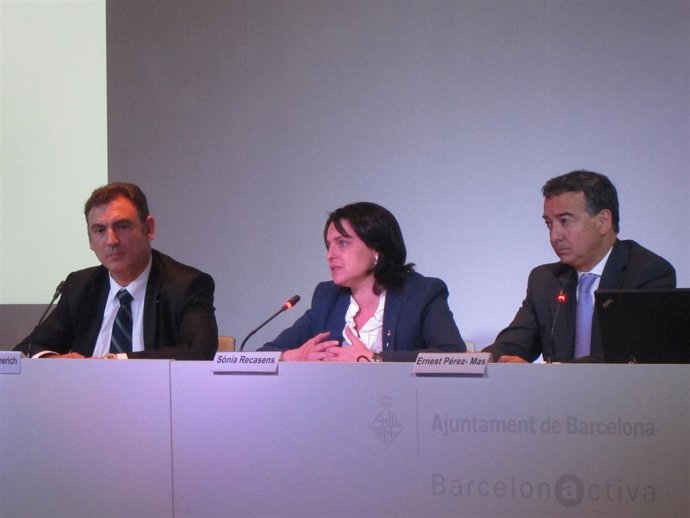 Flamerich, Recasens y Pérez-Mas en una intervención