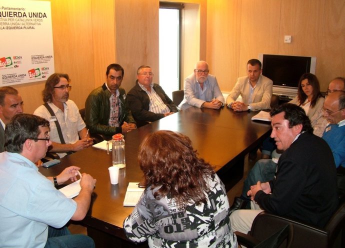 Reunión del grupo parlamentario de IU en el Congreso con el sector almadrabero