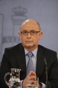 El Gobierno hará una reforma tributaria en 2014, aunque niega que Bruselas pida más IVA