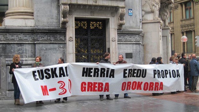 Concentrados con motivo de la Huelga general del 30 de mayo