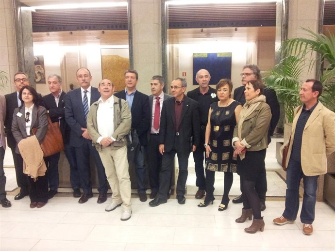 Fuerzas políticas y sindicatos reunidos contra la LOMCE.