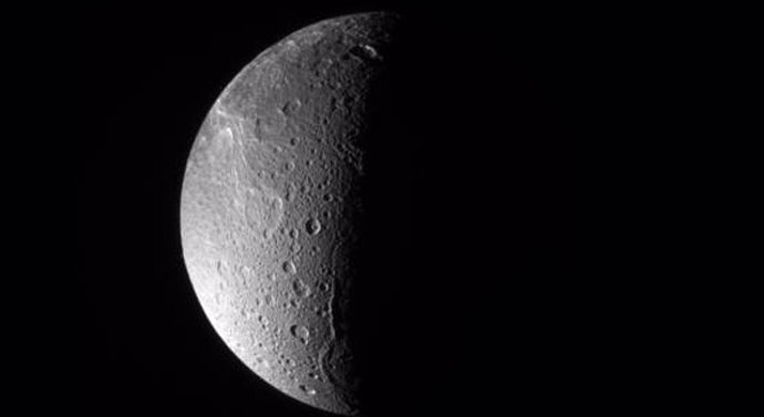 Dione, luna de Saturno