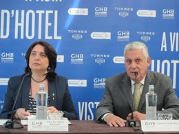 La teniente de alcalde S.Recasens y el presidente del Gremio de Hoteles J.Clos