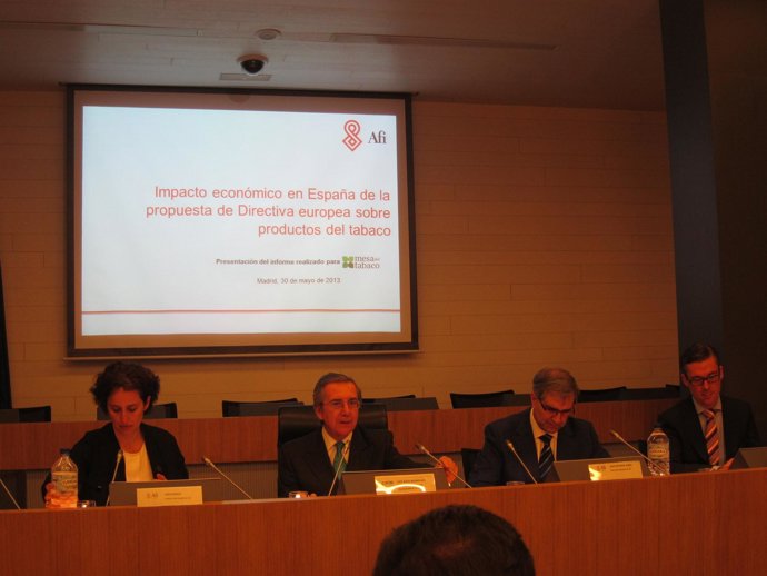 Juan Páramo (Mesa del Tabaco) y José Isaías Rodríguez (CEOE) 