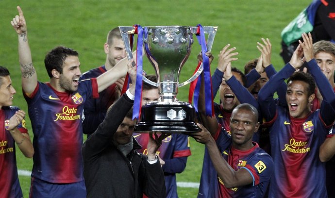 Abidal y Vilanova levantan el 22º título de Liga del Barça