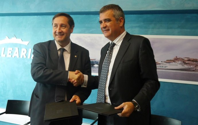 Firma del convenio para la conservación de la biodiversidad marina catalana.