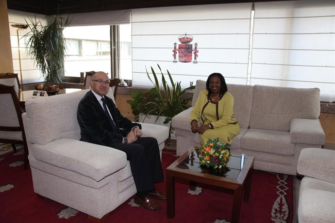 Ramiro Ruiz Medrano y Fikile Sylvia Magubane en su reunión en Valladolid