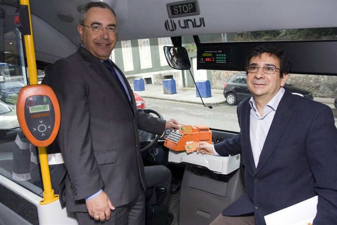 Llaguno y Cortina en el autobús municipal