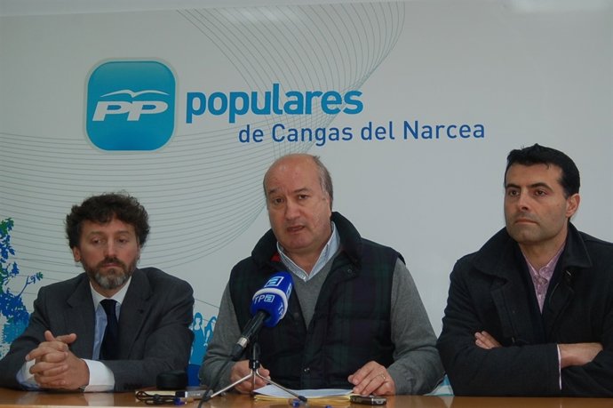 Luis Venta, en el centro