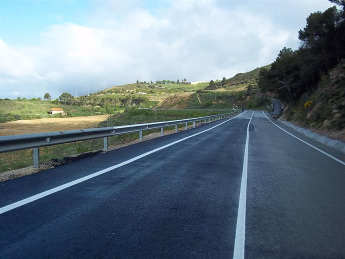 Imagen de la carretera NA-5310 próxima a Ujué, tras su reparación. 