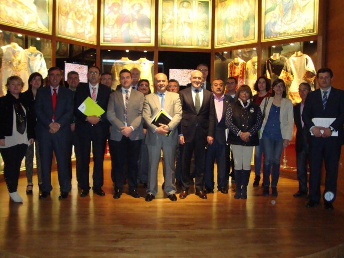 García Nieto junto a los miembros de la Ejecutiva en el Museo del Pan.