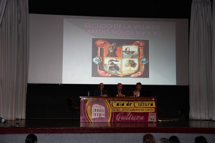 Conferencia sobre la evolución histórica del escudo de Laredo