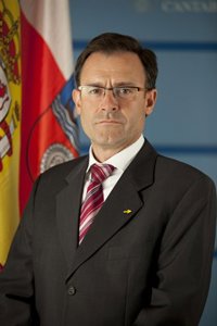 Santiago de Cossio deja la gerencia del Servicio Cántabro de Salud por motivos personales