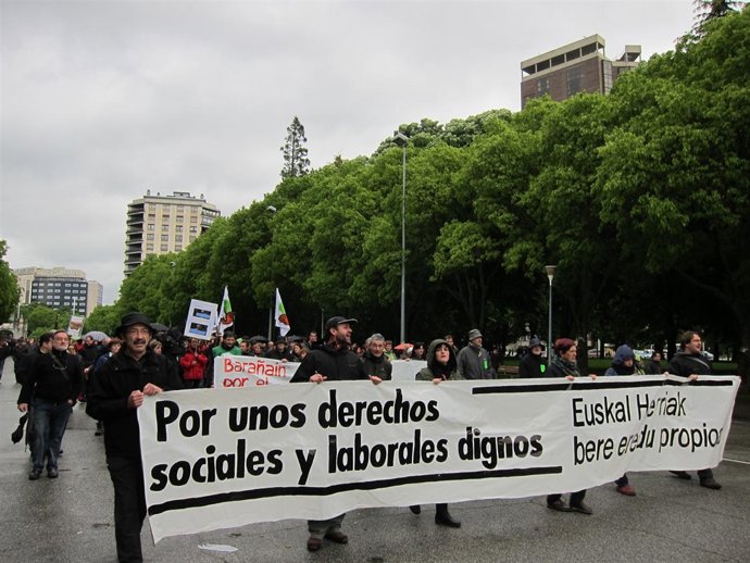 Manifestación de colectivos sociales que apoyan la huelga general.