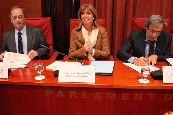 La consellera de Enseñanza de la Generalitat, Irene Rigau, en comisión