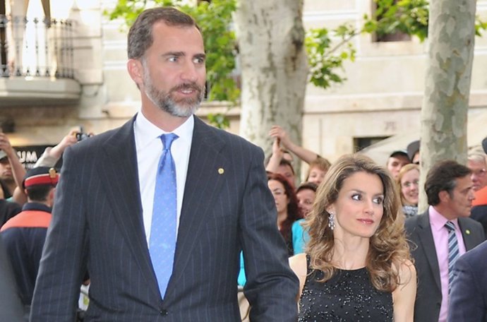 Los Príncipes de Asturias a la entrada del Gran Teatre Liceu