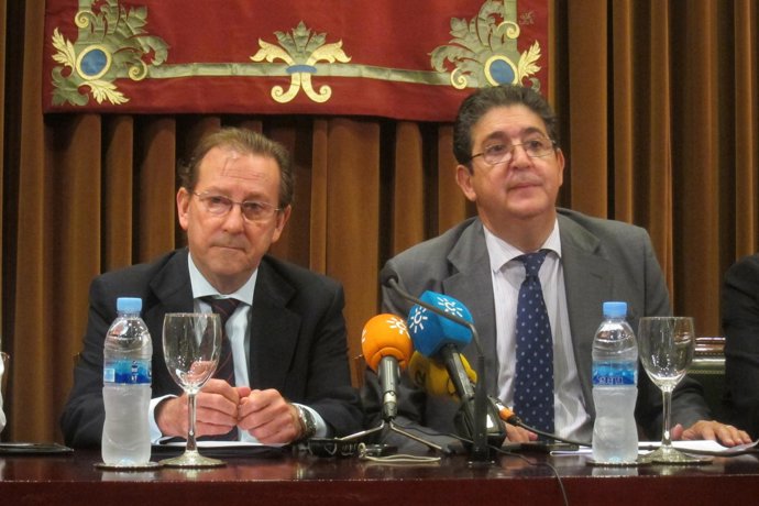 De Llera con el decano del Colegio de Abogados de Sevilla, José Joaquín Gallardo