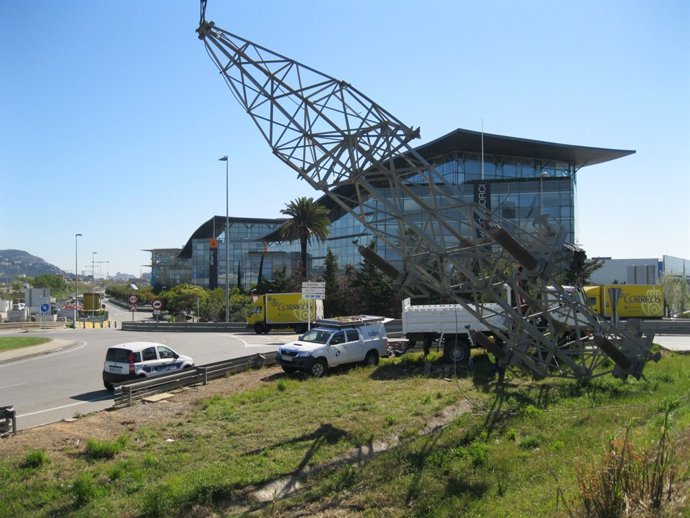 Desmantelamiento de seis torres de Endesa en la Zona Franca de Barcelona