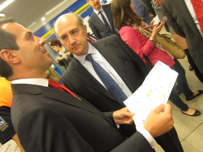 Salvador Victoria en las instalaciones de Metro