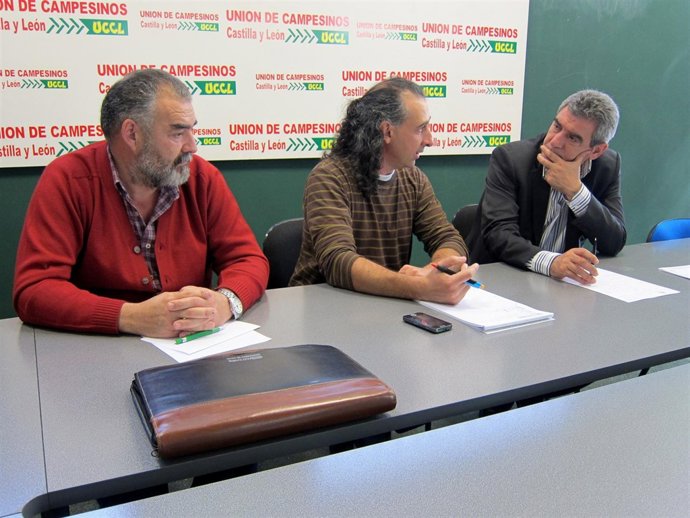 Dirigentes de la Unión de Campesinos y del PSCL durante la reunión de hoy.