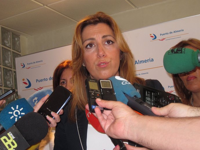 Díaz atiende a los periodistas en Almería