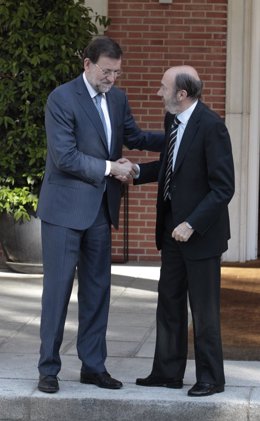 Rajoy Recibe A Rubalcaba En La Moncloa