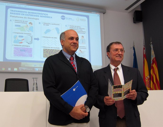 El doctor Brugarolas, a la izquierda, en uan imagen de archivo
