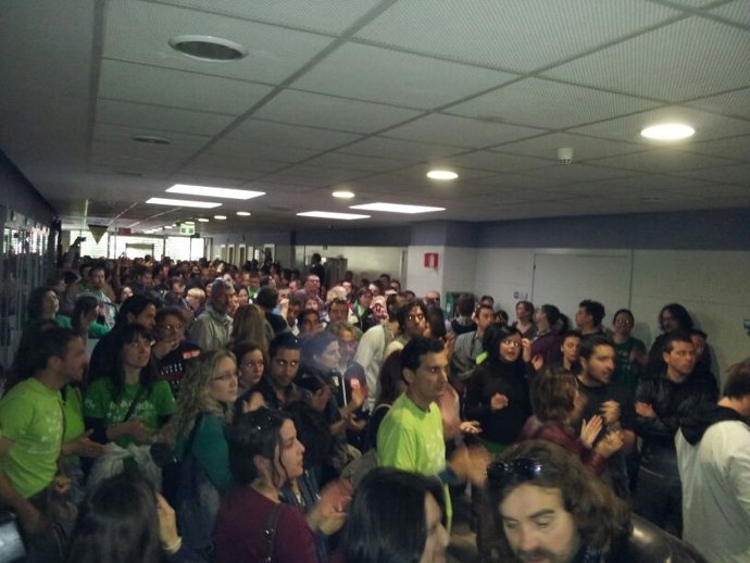 Más de 1.000 interinos se concentran en la Consejería de Educación