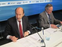 Rubalcaba (PSOE) defiende que la banca intervenida impulse la concesión de crédito