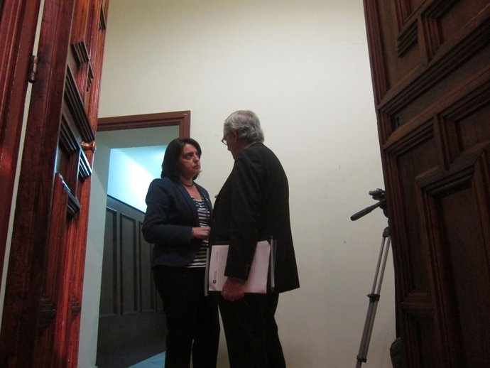 Sònia Recasens y Xavier Trias conversan antes del pleno
