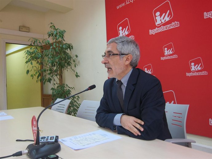 Gaspar Llamazares en rueda de prensa.