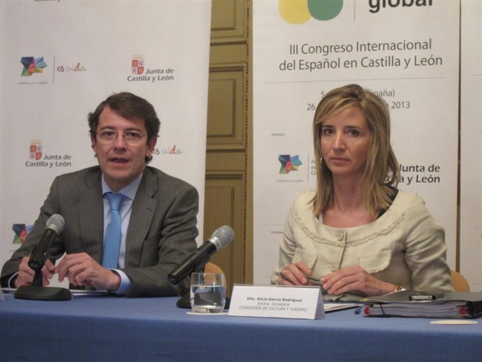 El alcalde de Salamanca (I) y Alicia García (D)