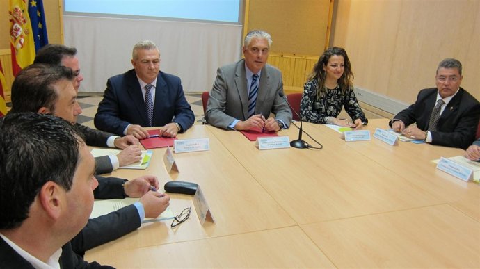 Antonio Suárez firma convenios de colaboración con las 32 comarcas aragonesas