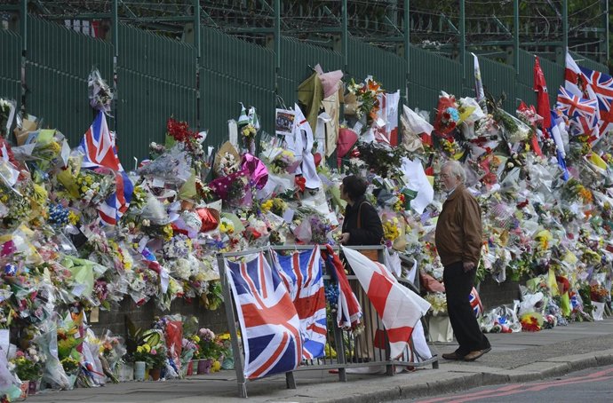 Flores en recuerdo del militar Lee Rigby, Londres, Reino Unido