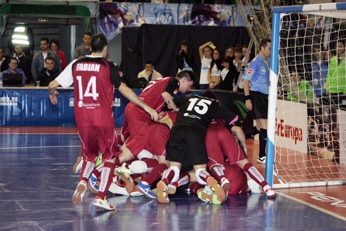 El Caja Segovia celebra el pase a la semifinal de Copa