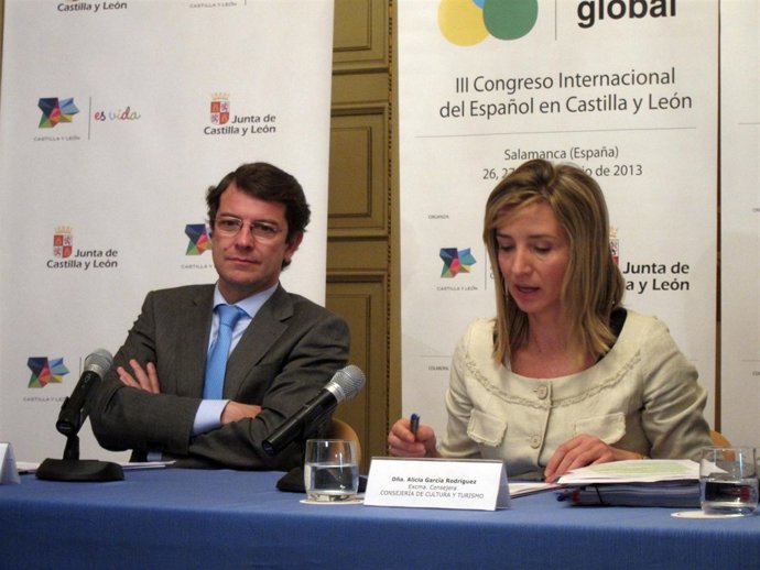 La consejera Alicia García junto al alcalde de Salamanca este viernes