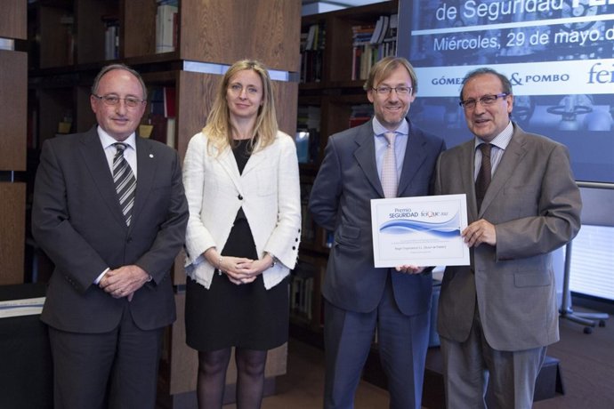 Representantes de Bayer reciben el Premio Especial Feique a la Seguridad 
