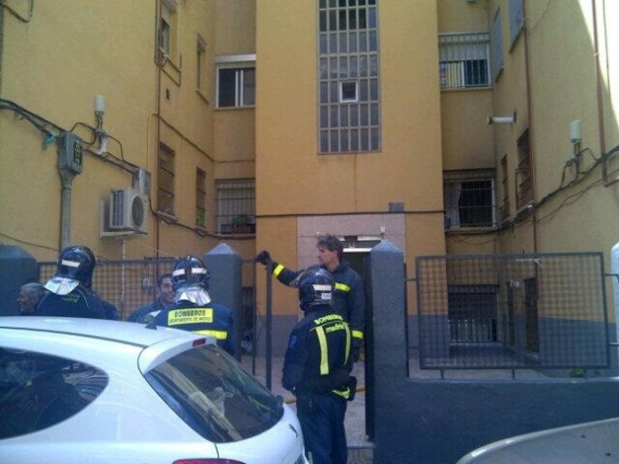 Fachada de la vivienda afectada en el incendio en que murió carbonizado un varón
