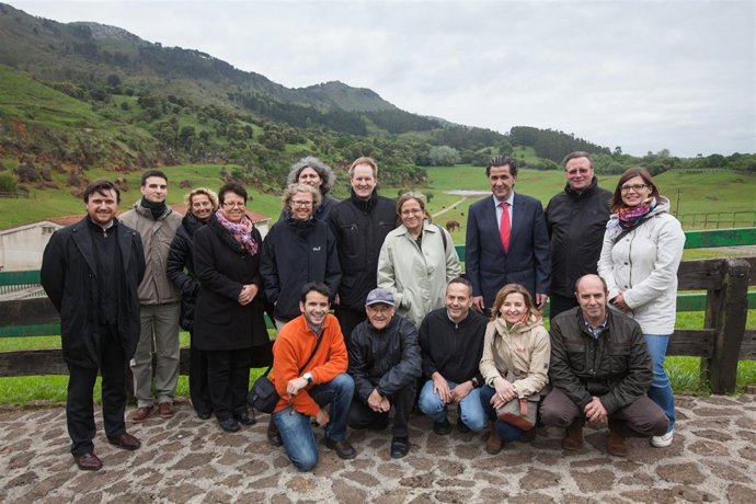 Agudo con los touroperadores en Cabárceno