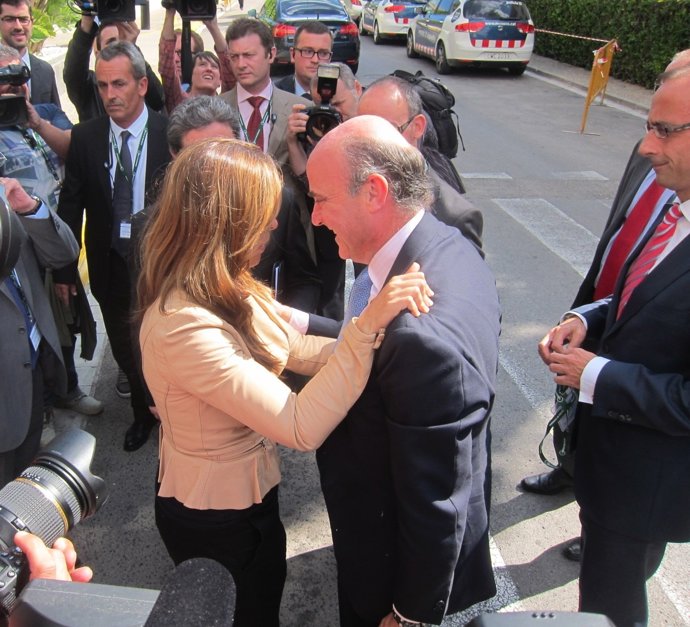 El ministro L.De Guindos y la líder del PP catalán A.Sánchez Camacho en Sitges