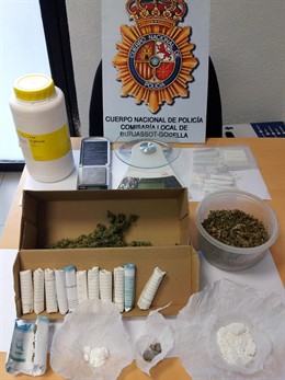 Efectos intervenidos por la Policía en Burjassot y Valencia.