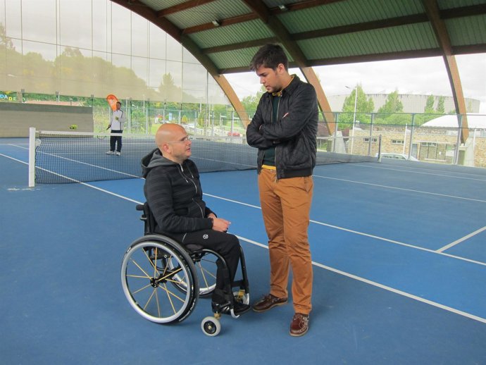 El edil de Deportes Adrián Varela y el presidente de Cogami, Anxo Queiruga