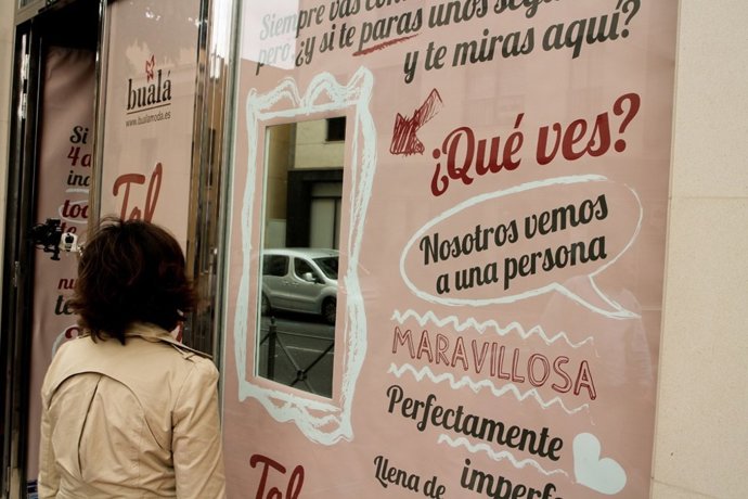 Bualá crea un espejo que sube la autoestima 