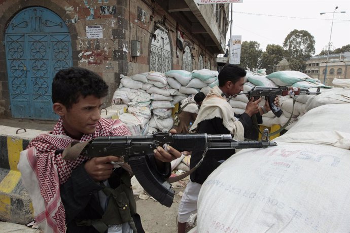 Milicianos Islamistas Combatiendo En Yemen