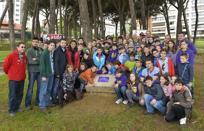 Descubrimiento de la placa conmemorativa de los 100 años del movimiento scout