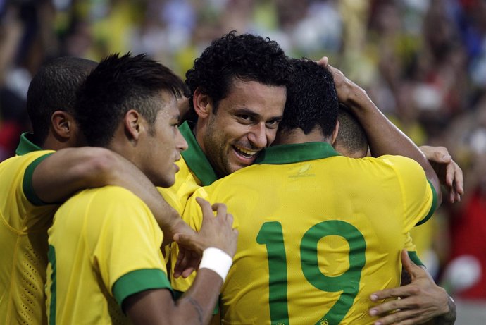 Brasil e Inglaterra empatan en el nuevo Maracaná